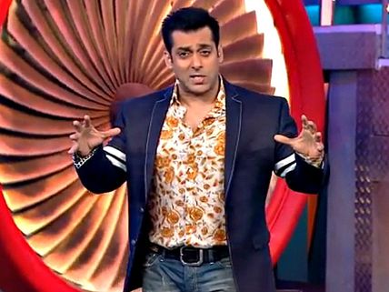 Salman Khan Promotes Hrithik Roshan, Katrina Kaif's Bang Bang On Bigg Boss 8! 