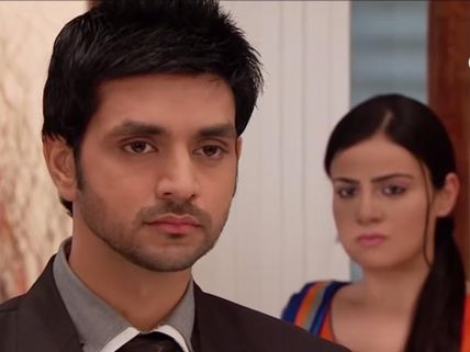 Meri Aashiqui Tum Se Hi: Ranveer Keeps Ishaani Busy To Distract Her! 