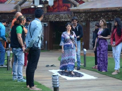 Hrithik Roshan's Bang Bang Dares For Bigg Boss 8 Contestants (Photos)