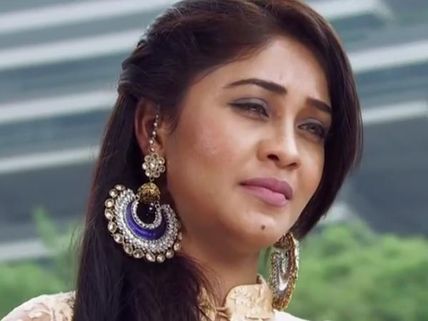 Qubool Hai: Tanveer Keeps Sanam Away From Ahil