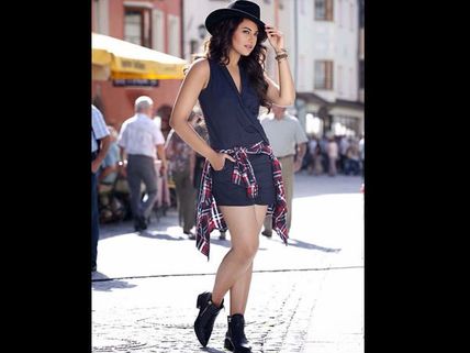 Sonakshi Sinha Gets Toned And Trendy In Action Jackson (Pic)