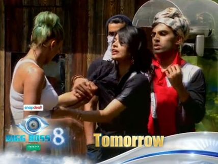 Sonali Raut Attacked By Diandra Soares On Bigg Boss 8