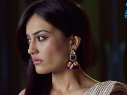 Qubool Hai: Tanveer Compels Sanam To Sign The Papers