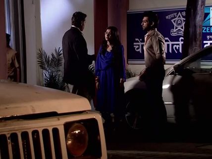 Kumkum Bhagya: Pragya Takes Purab's Help For Abhi's Case!