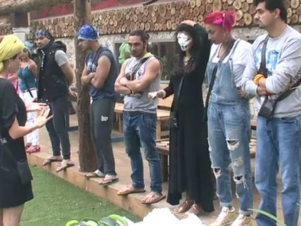 Bigg Boss 8 Nominations: Sonali, Soni, Minissha, Gautam Foamed!