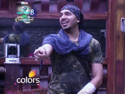 Ali Becomes Captain Again On Bigg Boss 8, Punishes Praneet First!