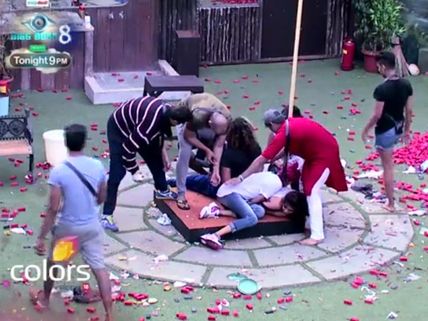 Bigg Boss 8 Sneak Peek: Task Continues, Team B Wins!
