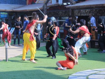 Bigg Boss 8's Wild Card Entries Start Fight For Majority, Upen, Karishma, Diandra, Ali Worried!