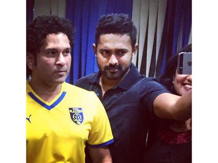 Asif Ali's Selfie With Sachin Tendulkar!