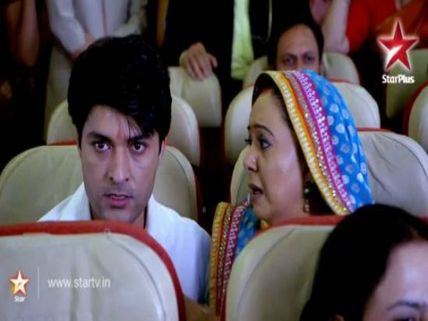 Shocking! Bhabho Forced To Shoot Co-Passenger In Diya Aur Baati Hum!