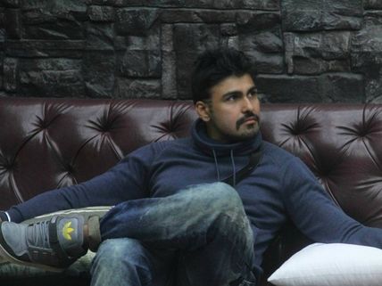 Arya Babbar Eliminated From Bigg Boss 8 By Salman Khan 