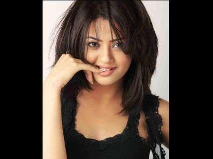 Surveen Chawla Performs Special Number In 'Welcome Back'