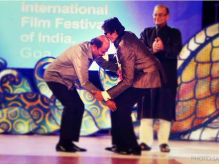 Rajinikanth Touches Amitabh Bachchan's Feet, Gets Emotional At IFFI