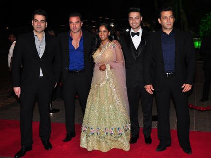 Pics: Hrithik, Shahrukh, Bollywood Celebs At Arpita Khan Reception In Mumbai