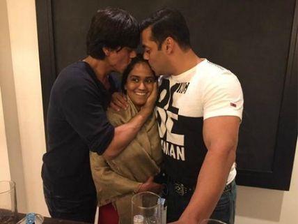 Salman, Shahrukh Khan Smooching Photo Steals Bigg Boss 8 Weekend Ka Vaar!