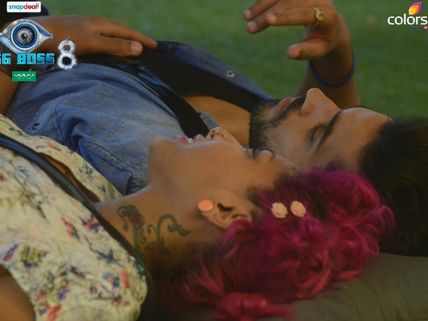 Diandra Uncomfortable With Gautam's Closeness On Bigg Boss 8! 