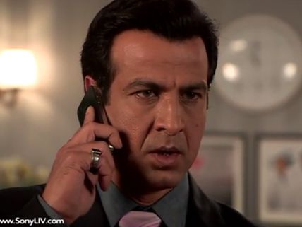 Itna Karo Na Mujhe Pyaar: Neil Decides To Fly To India For His Kids!