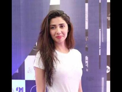 Shahrukh Khan-Mahira Khan In Raees!