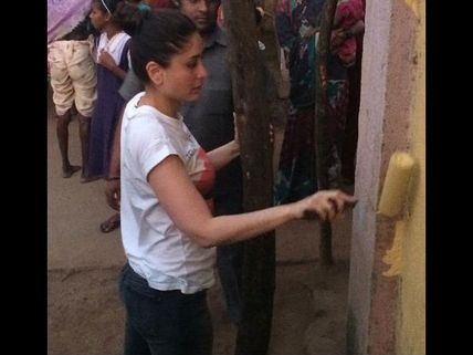 Kareena Kapoor Caught Painting The Sets Of Bajrangi Bhaijaan