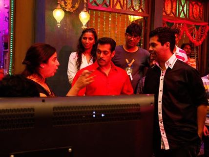 Shocker: Farah Steps In As Salman Khan Opts Out Due To Bigg Boss 8's Extention!