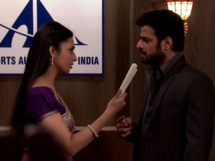 Yeh Hai Mohabbatein: Ishita Puts Raman Under Lie Detector Test! 