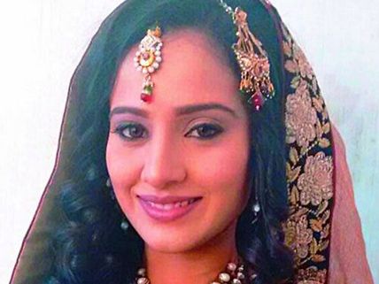 Jodha Akbar: Salim Meets Anarkali For The First Time!