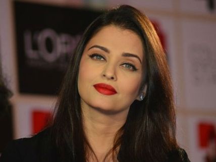 Check Out: Aishwarya Rai Looks Ravishing At A Beauty Product Launch
