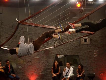 Bigg Boss 8 Halla Bol: Karishma Tanna Beats Preetam At Captaincy, Wins Nutella! [PHOTOS]