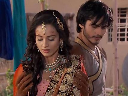 Jodha Akbar: Salim Starts Hating Anarkali!