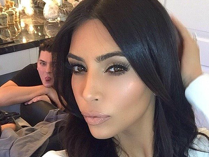 Kim Kardashian's Selfie Gets Photobombed