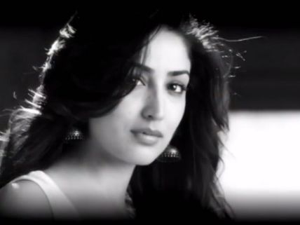 Badlapur Song 'Jeena Jeena' Video Out: Atif Aslam Rocks