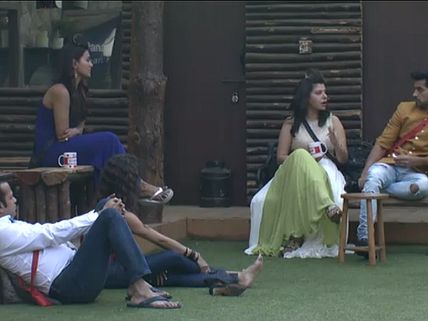 Shocker! Karishma Tanna Asked Rahul Mahajan For Perfume Says Dimpy On Bigg Boss 8! 