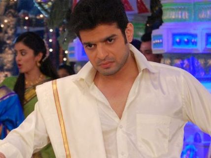 Yeh Hai Mohabbetain: Raman Solves Mr Iyer’s Financial Problem