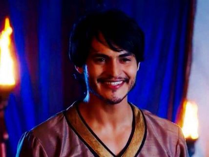 Jodha Akbar: Rukaiya Moulds Salim To Favour Akbar