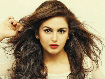 Huma Qureshi Debuts Short haircut