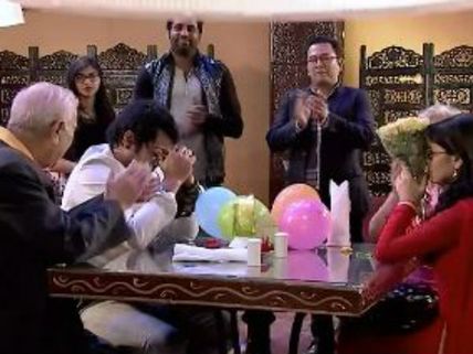 Kumkum Bhagya: Abhi, Pragya Gets Gifts For Each Other; Bulbul’s Rectangular Love Story!