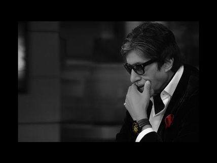 Awww! Aishwarya Rai Hugs Amitabh After Watching Shamitabh!