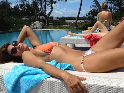 See Cindy Crawford's Bikini Pic After Her Unretouched One Went Viral