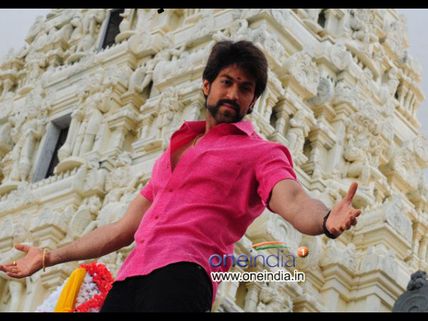 OMG! Mandya Fans Upset With Rocking Star Yash! 