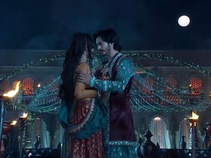 Jodha Akbar: Salim Confesses His Love To Anarkali