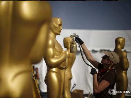 Ryan Seacrest To Host Oscar 2015 Red Carpet, Khloe Kardashain To Join