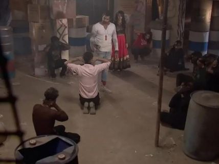 Kumkum Bhagya: Will Neel Set Pragya-Abhi Free To Save From Police?