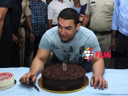 Pics: Aamir Khan Celebrates 50th Birthday With The Media