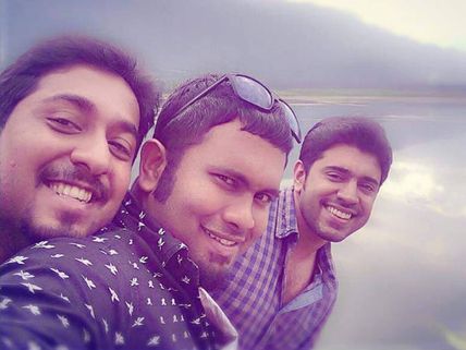 Oru Vakkan Selfie Trailer Review: Unbelievably Hilarious