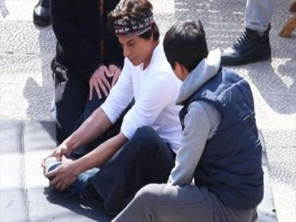 Ouch! Shahrukh Khan Suffers Serious Injury On The Sets Of Fan