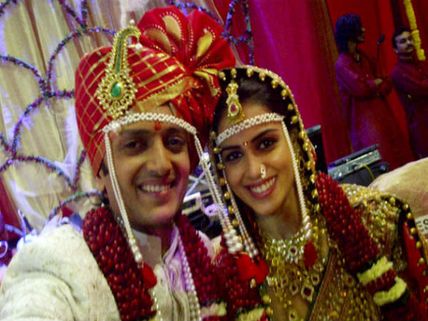 Check Out Riteish Deshmukh-Genelia D'Souza's PDA On Twitter