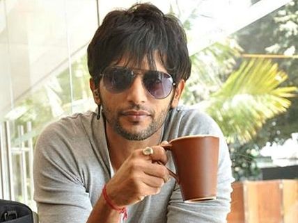 Karanvir Bohra Not Quitting Qubool Hai! 
