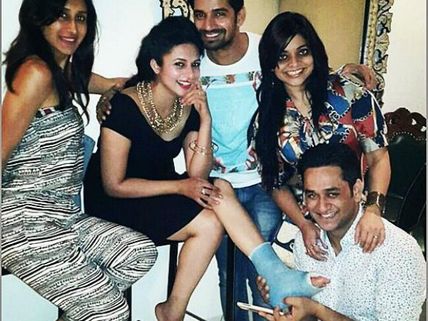 Yeh Hai Mohabbatein's Ishima, Divyanka Tripathi, Partying In Little Black Dress! [PHOTOS]