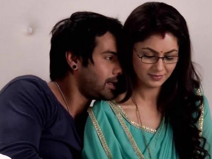 Kumkum Bhagya: Abhi Confesses His Love To Pragya, But….
