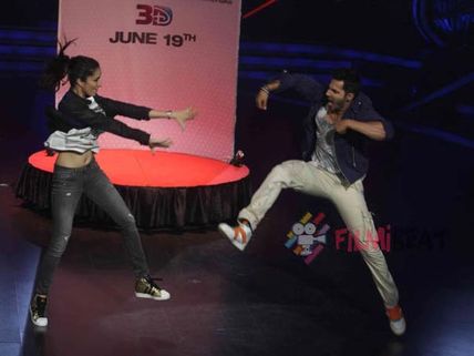 PHOTOS: Varun Dhawan And Shraddha Kapoor Promote ABCD 2 On DID Super Moms! 